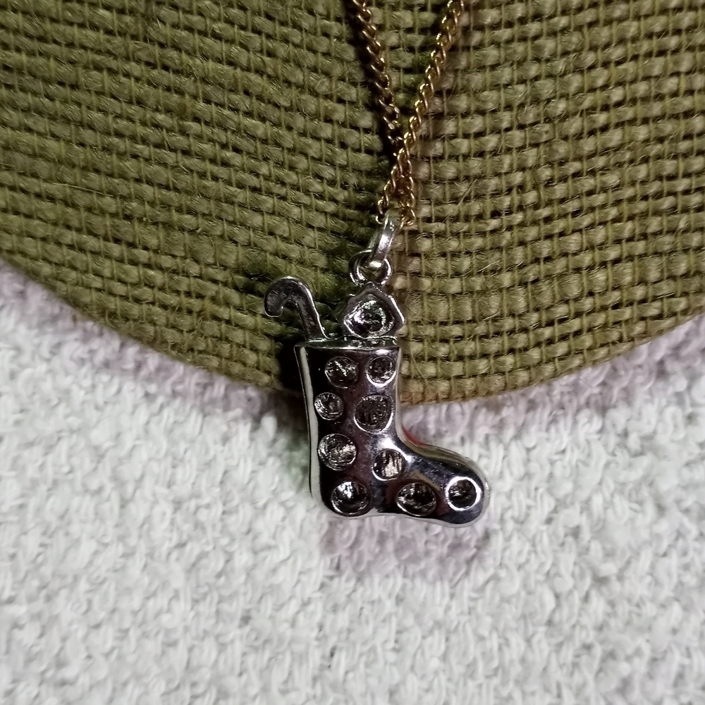 Silvertone red green crystal stocking pendant on goldtone chain - Picture 6 of 6